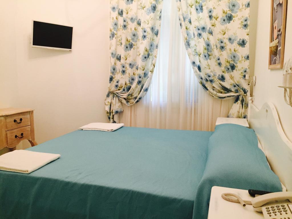 Hotel La Scogliera Bordighera Camera foto