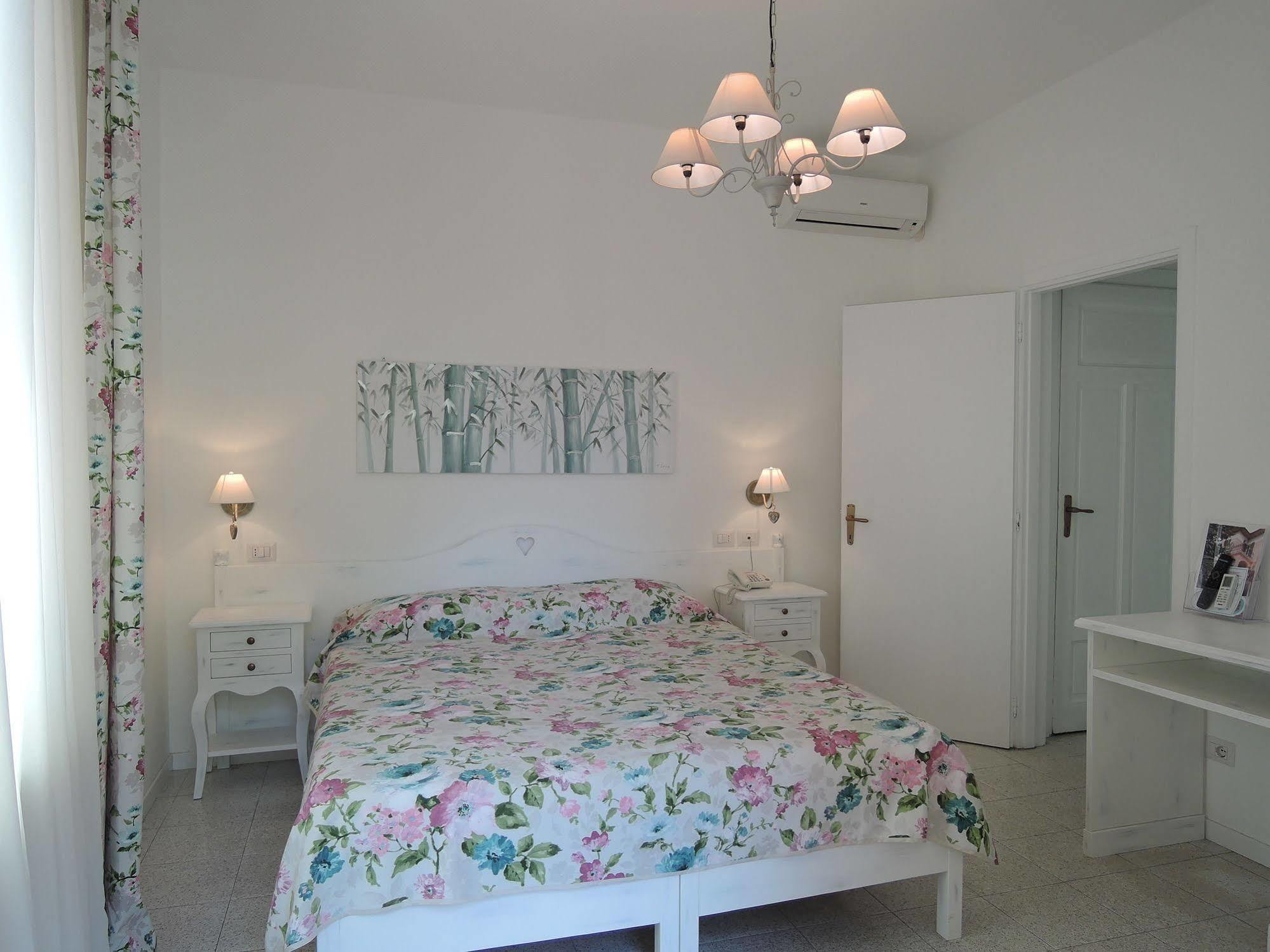 Hotel La Scogliera Bordighera Esterno foto