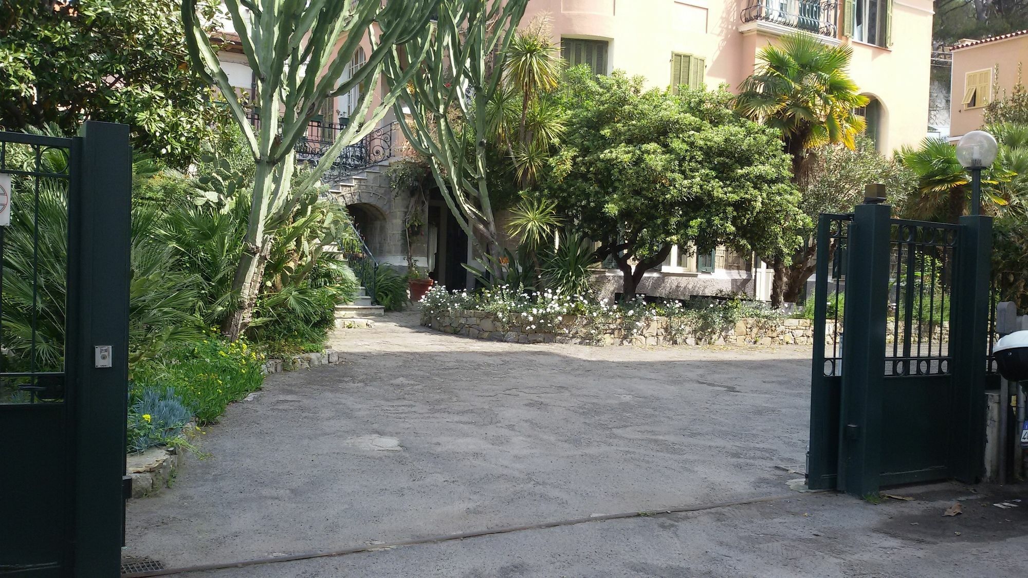 Hotel La Scogliera Bordighera Esterno foto